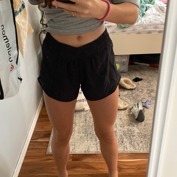 Lulu Hotty Hots Size 4 4 Inseam 